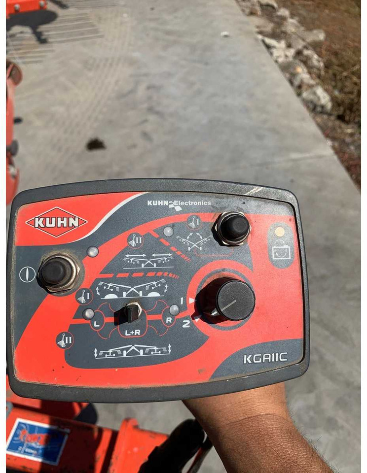 Kuhn - Traktorska freza: slika Kuhn - Traktorska freza Kuhn - Traktorska freza: slika Kuhn - Traktorska freza