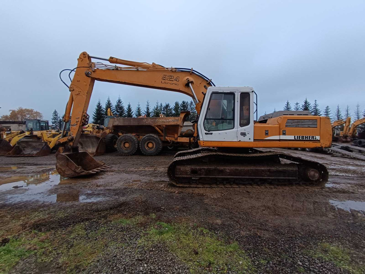 LIEBHERR - 2001 - R924 - TRACKED EXCAVATOR - Bager: slika LIEBHERR - 2001 - R924 - TRACKED EXCAVATOR - Bager LIEBHERR - 2001 - R924 - TRACKED EXCAVATOR - Bager: slika LIEBHERR - 2001 - R924 - TRACKED EXCAVATOR - Bager