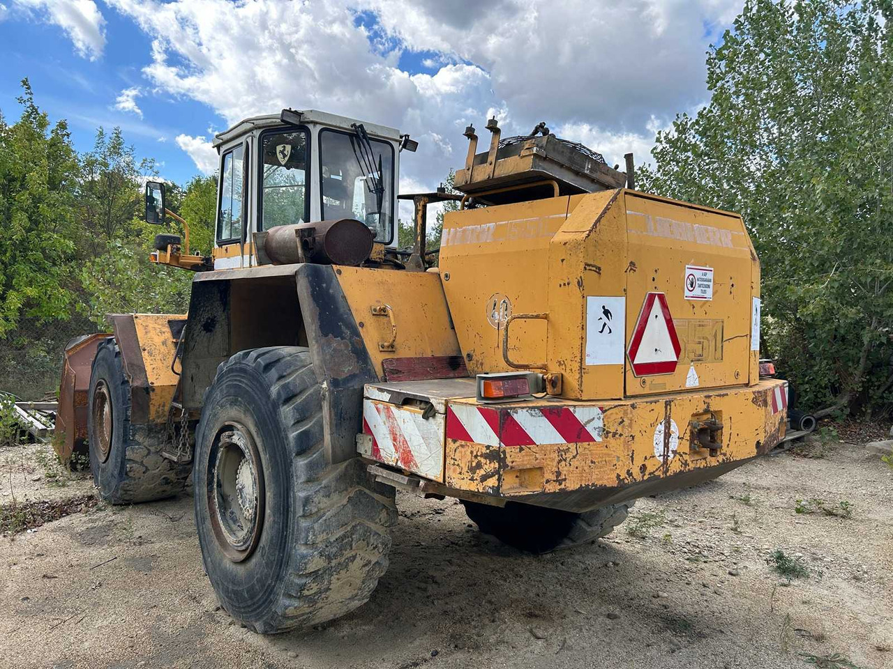 LIEBHERR L551 - Utovarivač na kotačima: slika LIEBHERR L551 - Utovarivač na kotačima LIEBHERR L551 - Utovarivač na kotačima: slika LIEBHERR L551 - Utovarivač na kotačima