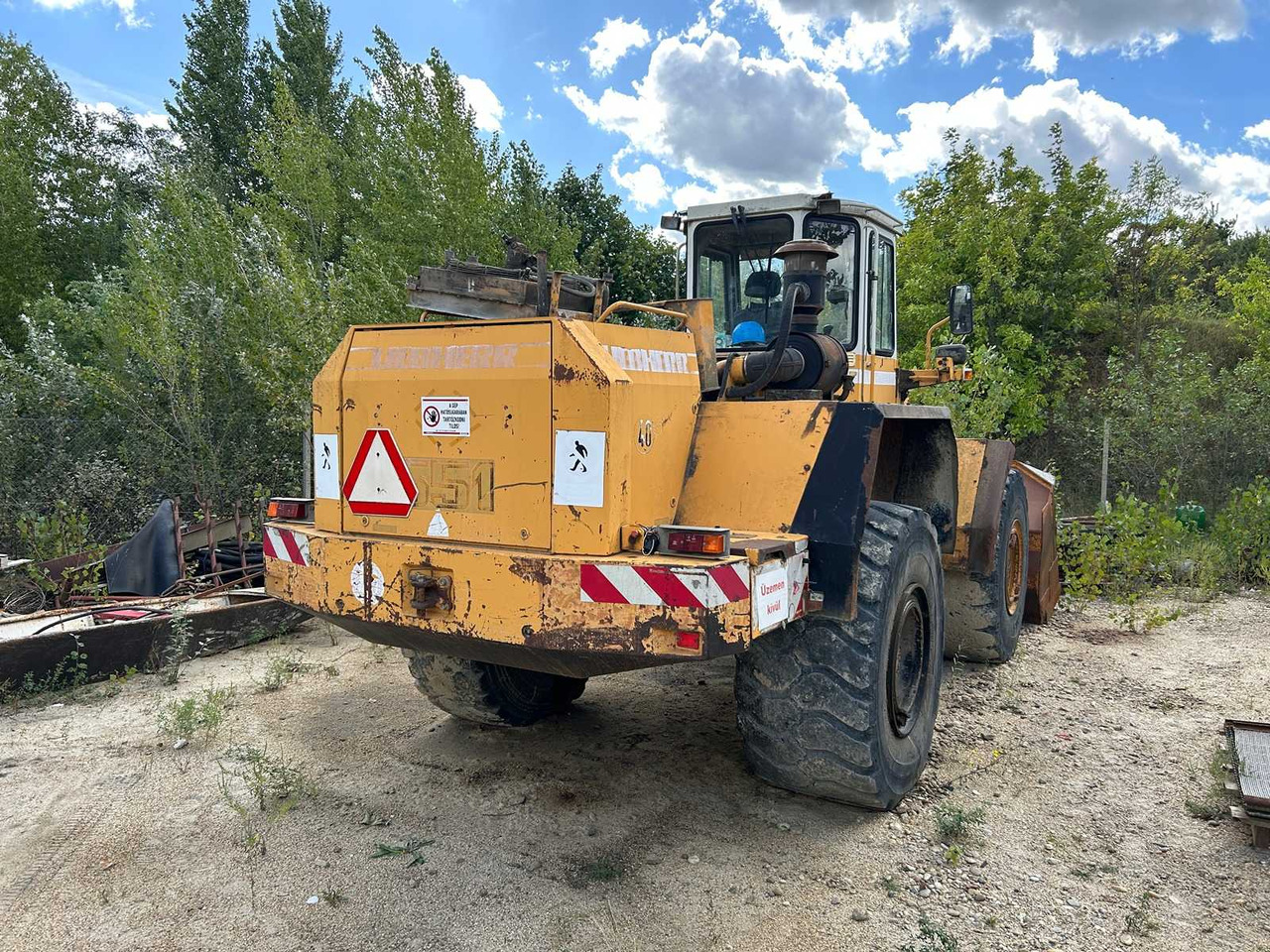 LIEBHERR L551 - Utovarivač na kotačima: slika LIEBHERR L551 - Utovarivač na kotačima LIEBHERR L551 - Utovarivač na kotačima: slika LIEBHERR L551 - Utovarivač na kotačima