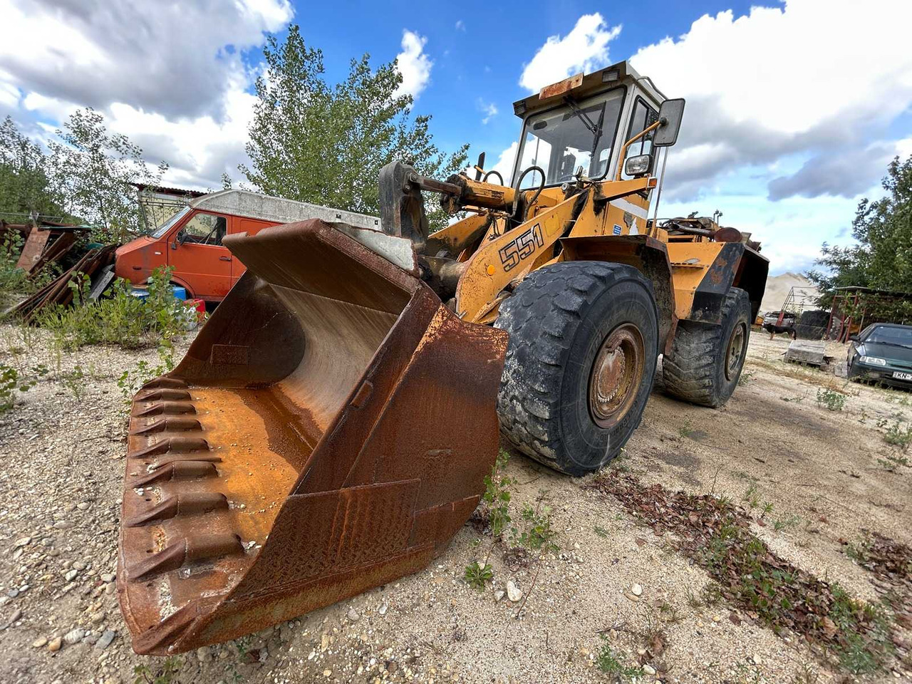 LIEBHERR L551 - Utovarivač na kotačima: slika LIEBHERR L551 - Utovarivač na kotačima LIEBHERR L551 - Utovarivač na kotačima: slika LIEBHERR L551 - Utovarivač na kotačima