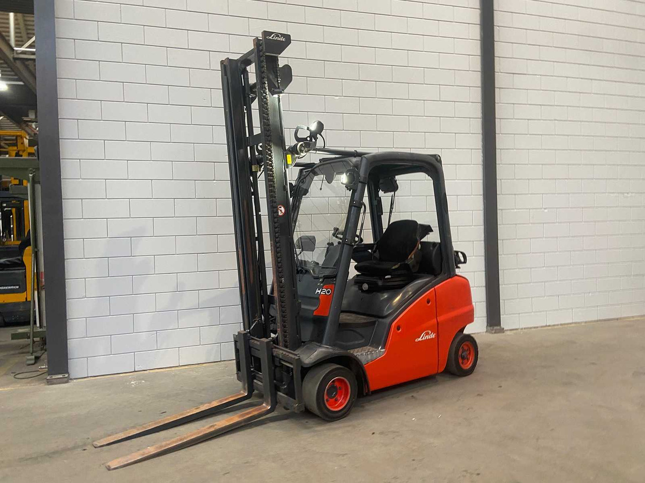 LINDE - 2013 - H20T - FORKLIFT TRUCK - Viličar: slika LINDE - 2013 - H20T - FORKLIFT TRUCK - Viličar LINDE - 2013 - H20T - FORKLIFT TRUCK - Viličar: slika LINDE - 2013 - H20T - FORKLIFT TRUCK - Viličar