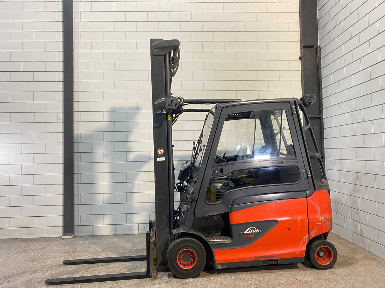 LINDE - 2014 - E 25/600 HL - FORKLIFT TRUCK - Viličar: slika LINDE - 2014 - E 25/600 HL - FORKLIFT TRUCK - Viličar LINDE - 2014 - E 25/600 HL - FORKLIFT TRUCK - Viličar: slika LINDE - 2014 - E 25/600 HL - FORKLIFT TRUCK - Viličar