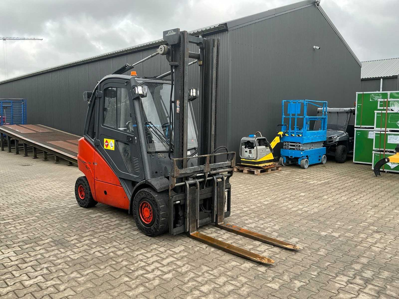 LINDE H30D FORKLIFT - Viličar: slika LINDE H30D FORKLIFT - Viličar LINDE H30D FORKLIFT - Viličar: slika LINDE H30D FORKLIFT - Viličar