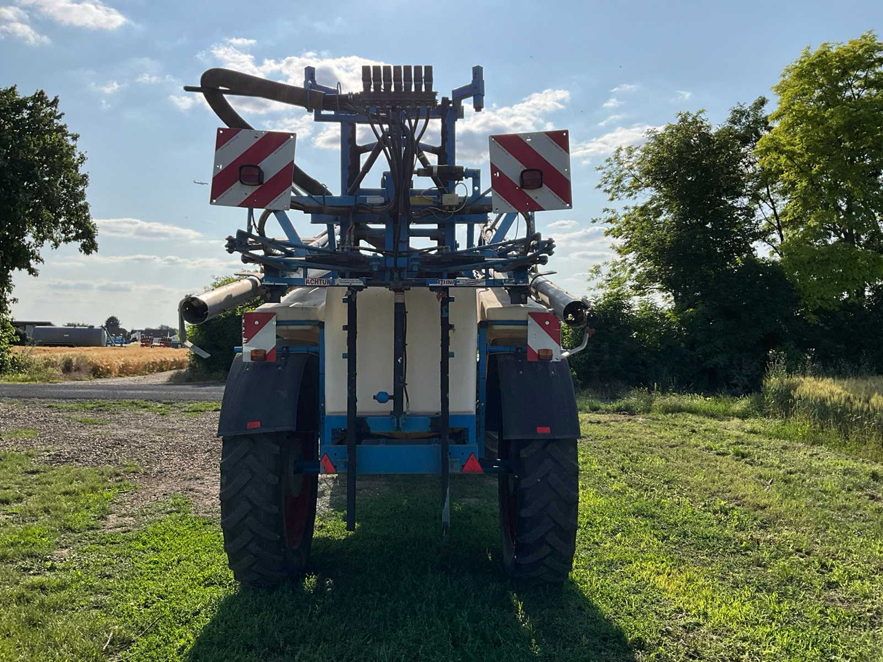 Lemken Eurotrain TCM 3500 - Prskalica: slika Lemken Eurotrain TCM 3500 - Prskalica Lemken Eurotrain TCM 3500 - Prskalica: slika Lemken Eurotrain TCM 3500 - Prskalica