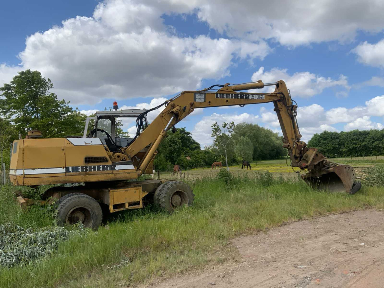 Liebherr A 902 - Bager na kotačima: slika Liebherr A 902 - Bager na kotačima Liebherr A 902 - Bager na kotačima: slika Liebherr A 902 - Bager na kotačima