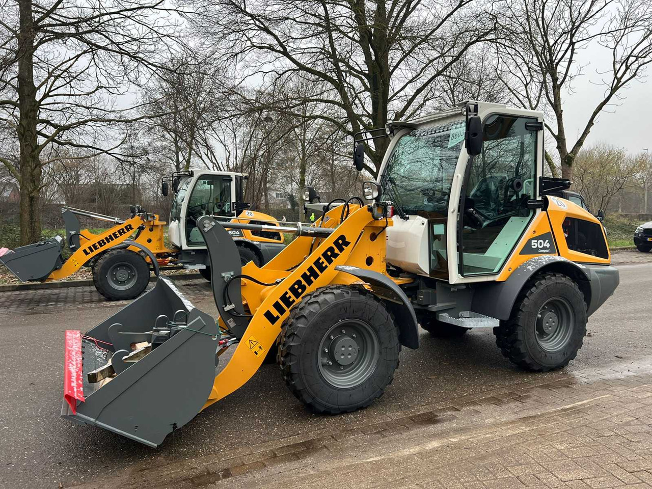 Liebherr L504 Compact - Utovarivač na kotačima: slika Liebherr L504 Compact - Utovarivač na kotačima Liebherr L504 Compact - Utovarivač na kotačima: slika Liebherr L504 Compact - Utovarivač na kotačima