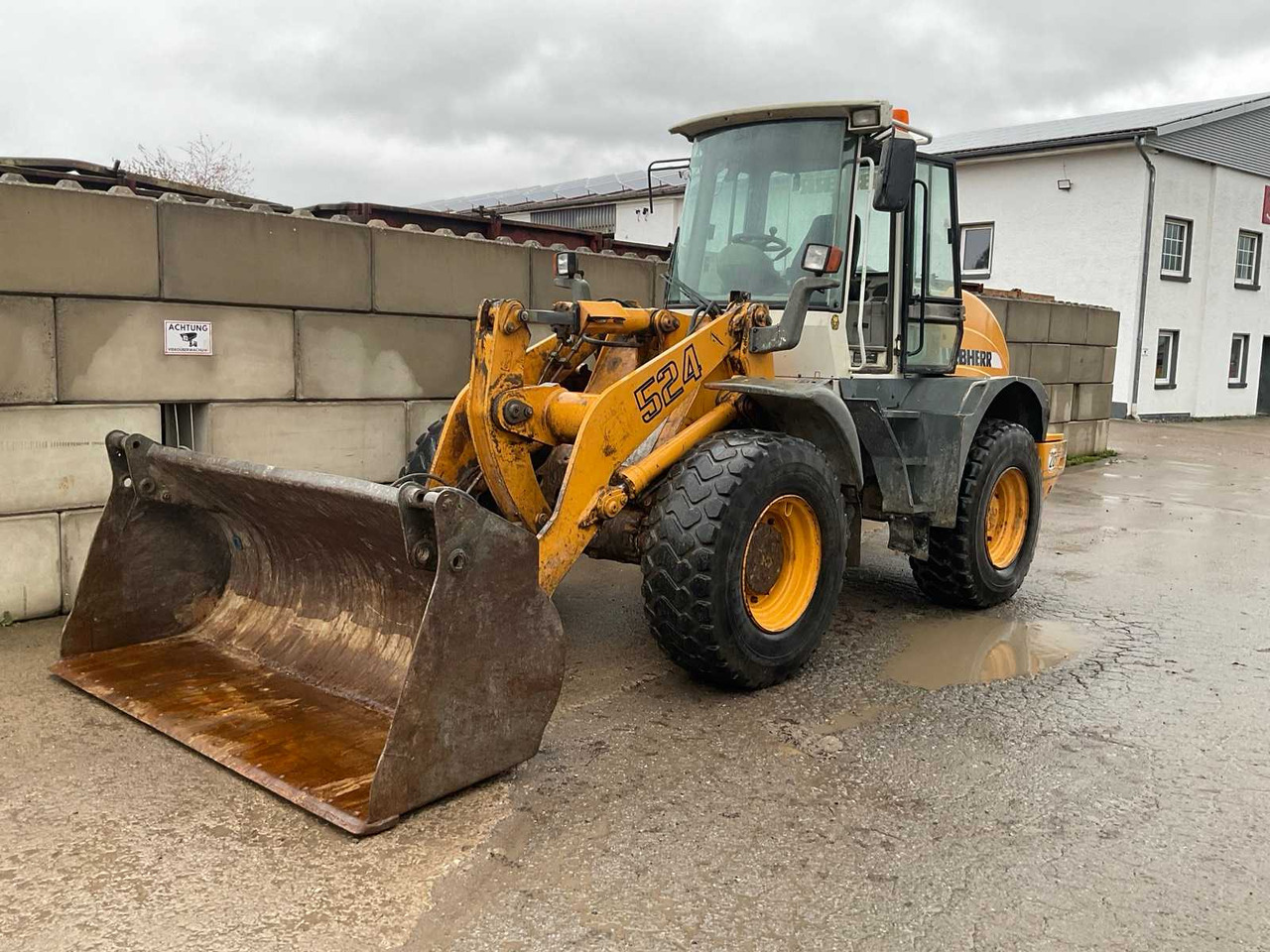 Liebherr L524 - Utovarivač na kotačima: slika Liebherr L524 - Utovarivač na kotačima Liebherr L524 - Utovarivač na kotačima: slika Liebherr L524 - Utovarivač na kotačima