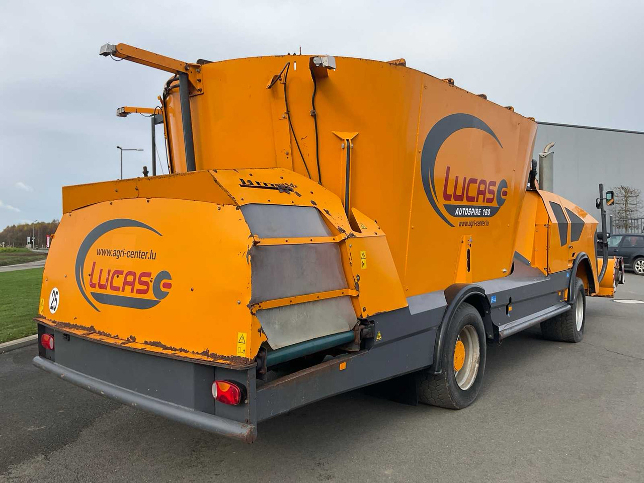 Lucas G autosphire 160 - Vagon-miješalica za krmivo: slika Lucas G autosphire 160 - Vagon-miješalica za krmivo Lucas G autosphire 160 - Vagon-miješalica za krmivo: slika Lucas G autosphire 160 - Vagon-miješalica za krmivo
