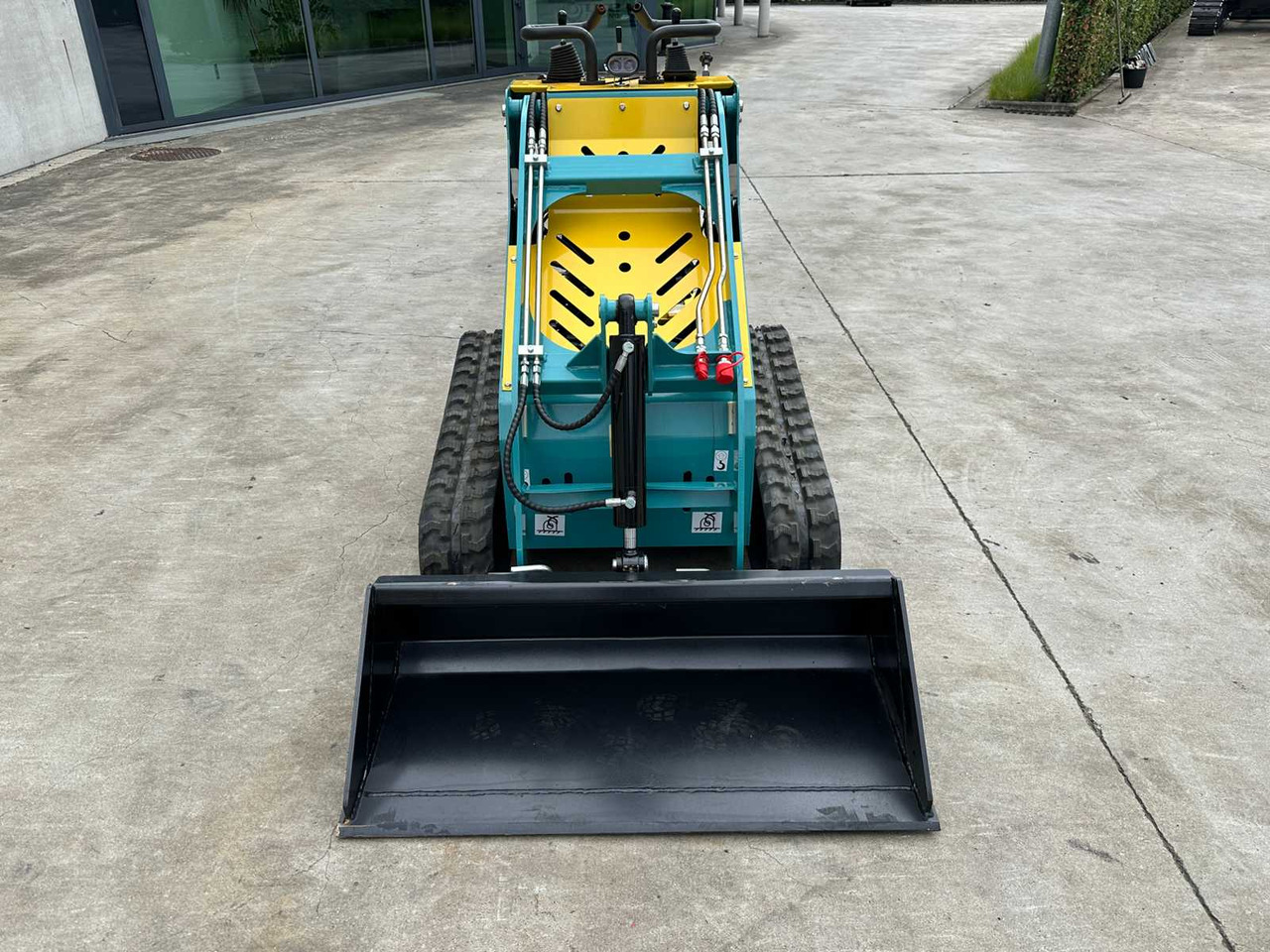 MACHPRO MP-300 - Mini utovarivač: slika MACHPRO MP-300 - Mini utovarivač MACHPRO MP-300 - Mini utovarivač: slika MACHPRO MP-300 - Mini utovarivač