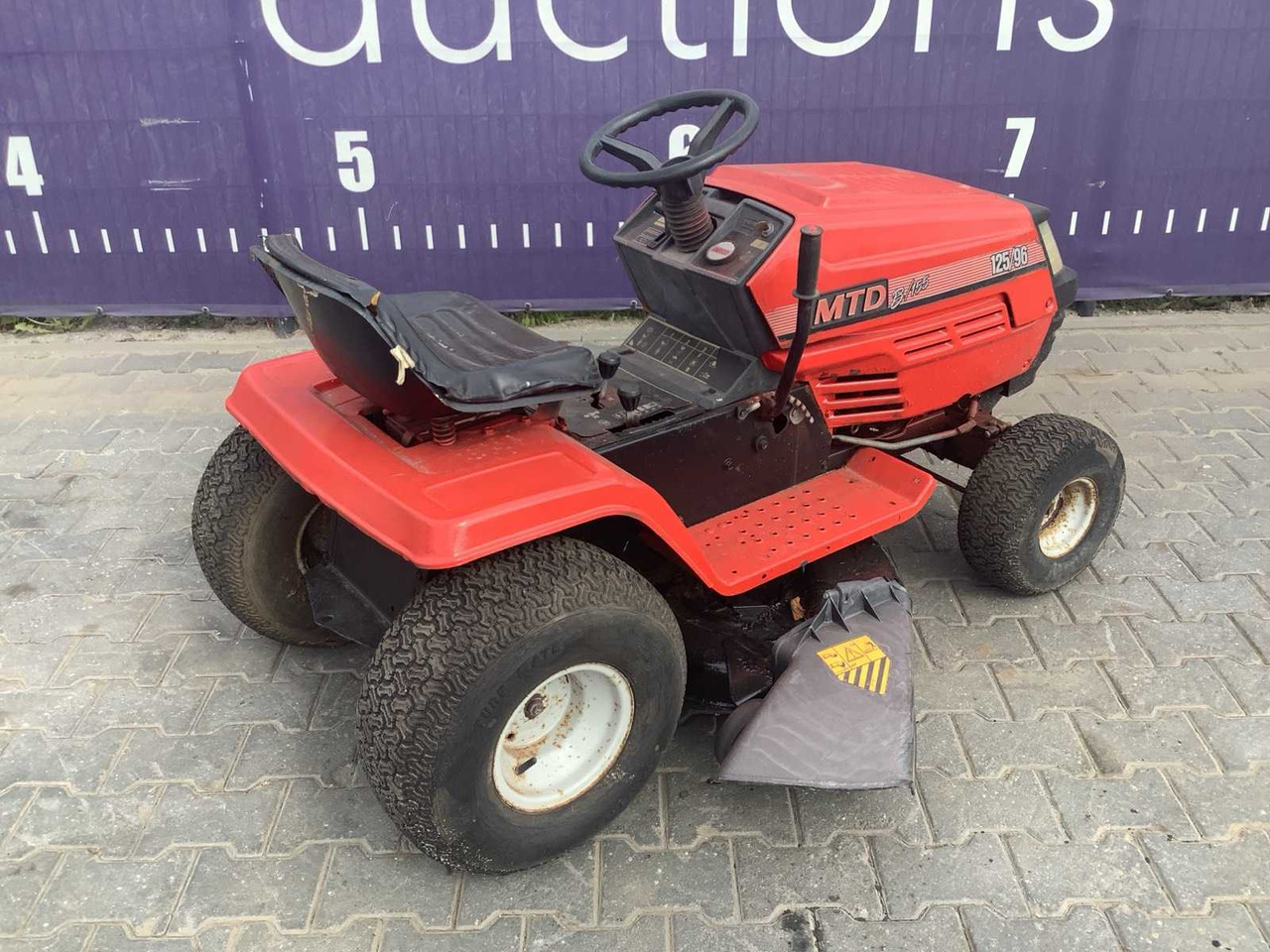 MTD 125/96 - Vrtna kosilica: slika MTD 125/96 - Vrtna kosilica MTD 125/96 - Vrtna kosilica: slika MTD 125/96 - Vrtna kosilica
