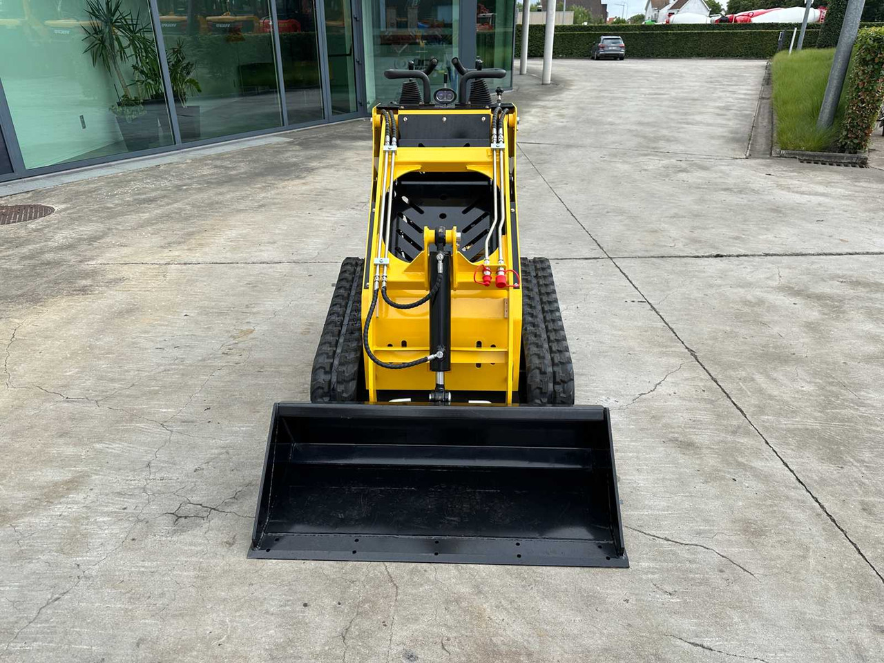 Machpro MP-S300 - Mini utovarivač: slika Machpro MP-S300 - Mini utovarivač Machpro MP-S300 - Mini utovarivač: slika Machpro MP-S300 - Mini utovarivač