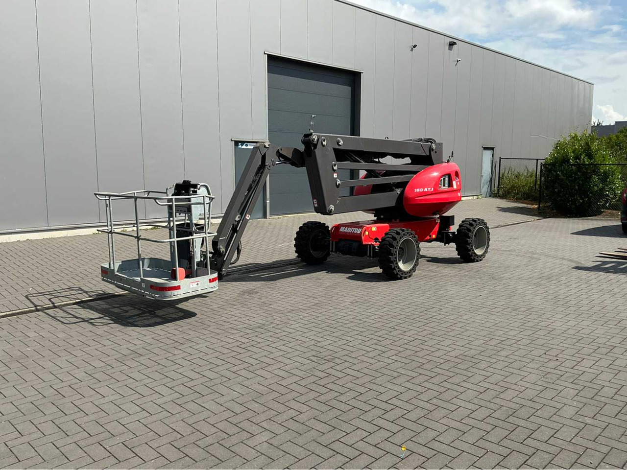 Manitou AJT 160 - Podizna platforma: slika Manitou AJT 160 - Podizna platforma Manitou AJT 160 - Podizna platforma: slika Manitou AJT 160 - Podizna platforma