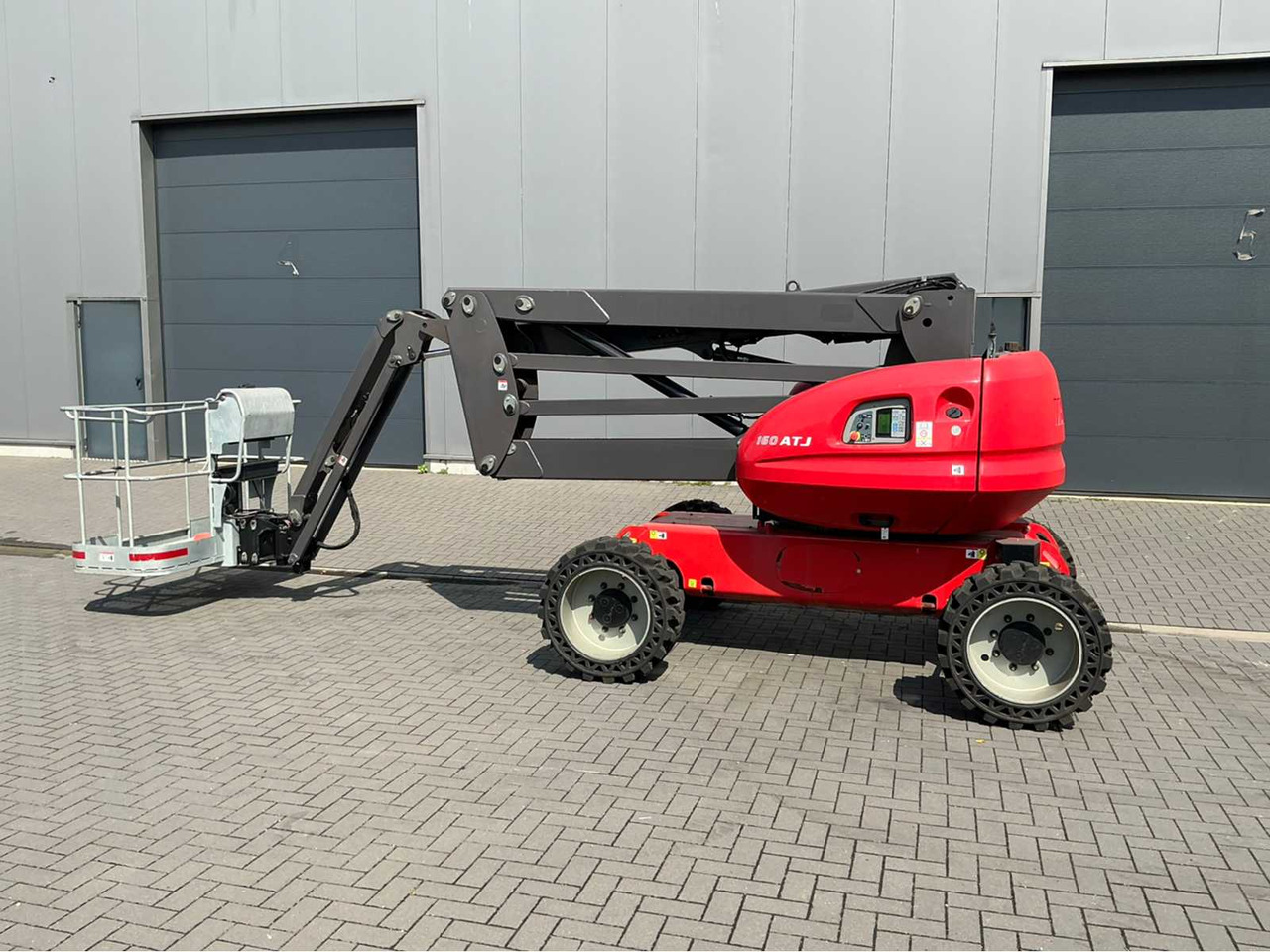 Manitou AJT 160 - Podizna platforma: slika Manitou AJT 160 - Podizna platforma Manitou AJT 160 - Podizna platforma: slika Manitou AJT 160 - Podizna platforma