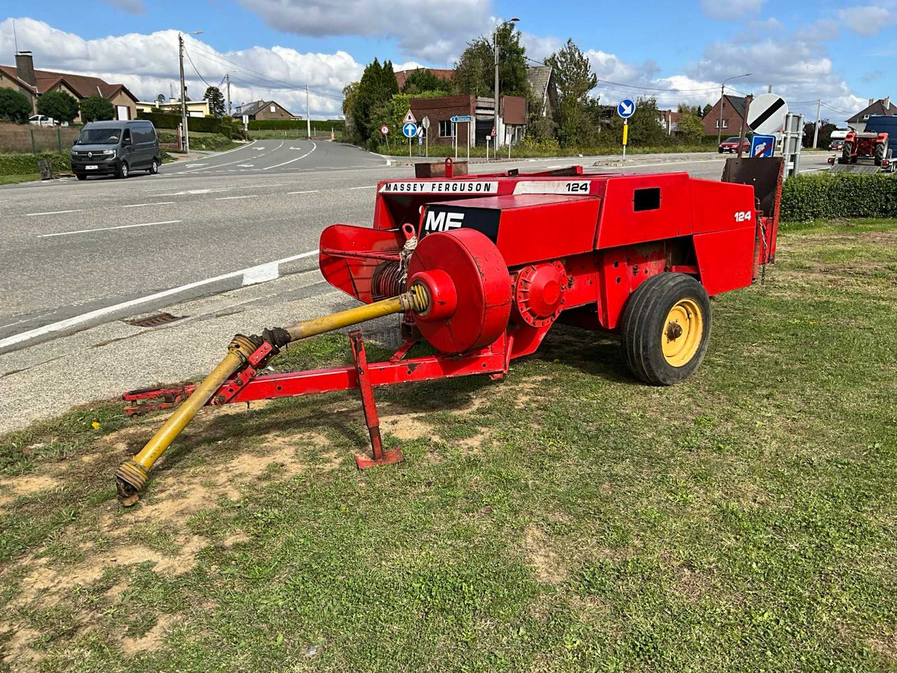 Massey Ferguson 124 - Kvadratna balirka: slika Massey Ferguson 124 - Kvadratna balirka Massey Ferguson 124 - Kvadratna balirka: slika Massey Ferguson 124 - Kvadratna balirka