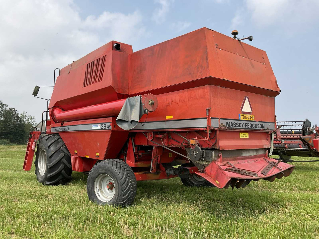 Massey Ferguson 38 RS - Kombajn za žetvu: slika Massey Ferguson 38 RS - Kombajn za žetvu Massey Ferguson 38 RS - Kombajn za žetvu: slika Massey Ferguson 38 RS - Kombajn za žetvu