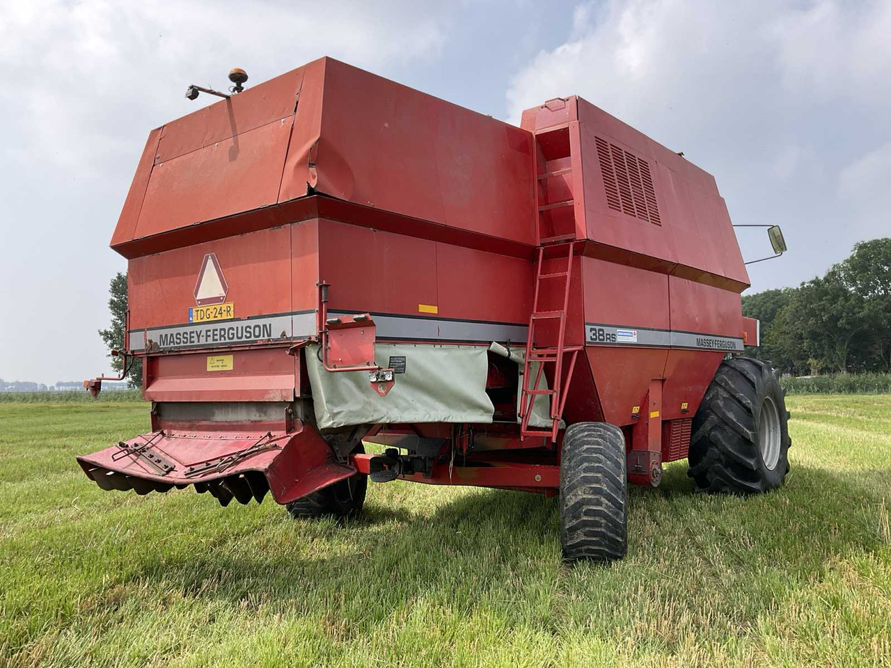 Massey Ferguson 38 RS - Kombajn za žetvu: slika Massey Ferguson 38 RS - Kombajn za žetvu Massey Ferguson 38 RS - Kombajn za žetvu: slika Massey Ferguson 38 RS - Kombajn za žetvu