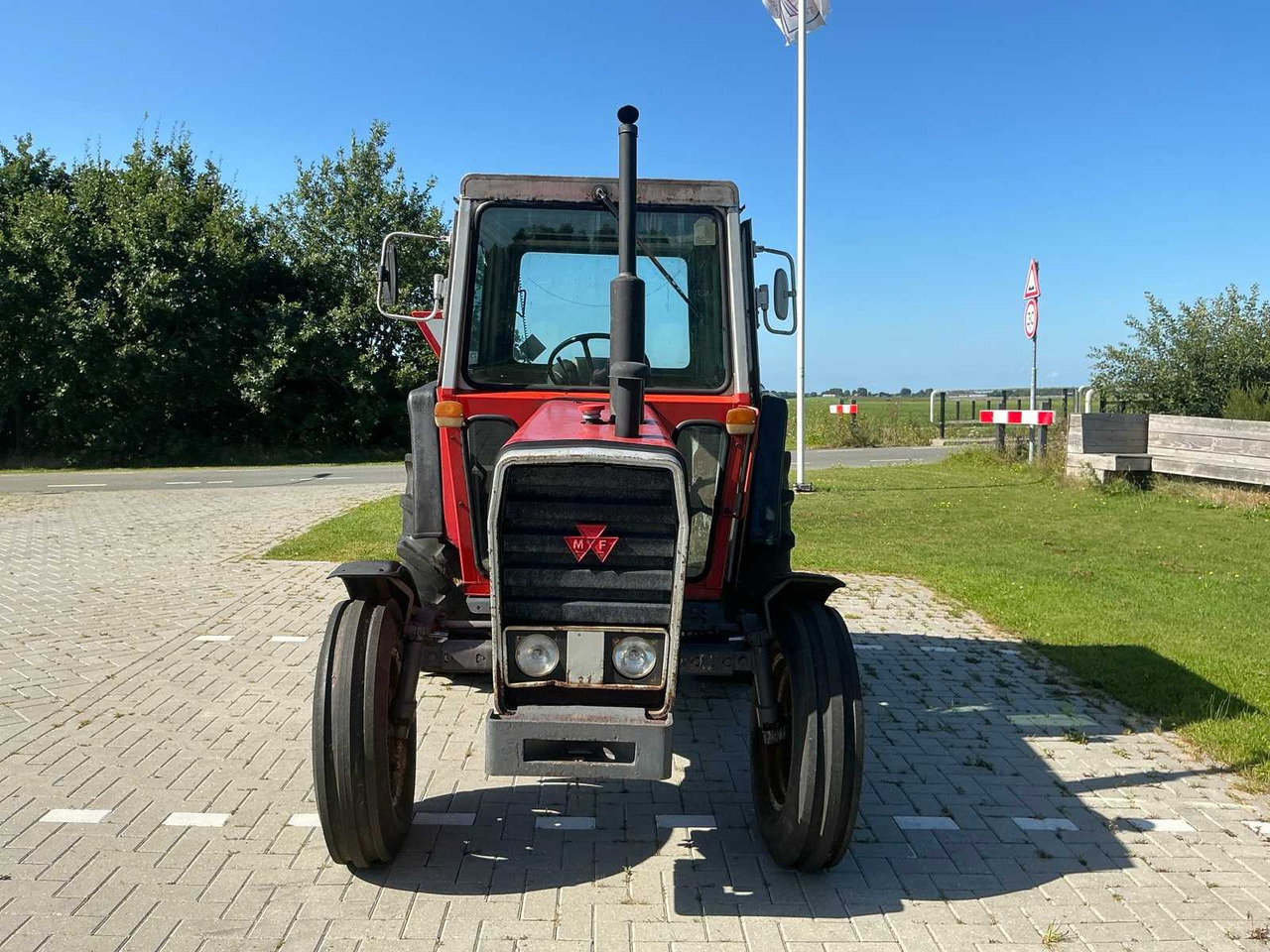 Massey Ferguson 560 - Traktor: slika Massey Ferguson 560 - Traktor Massey Ferguson 560 - Traktor: slika Massey Ferguson 560 - Traktor
