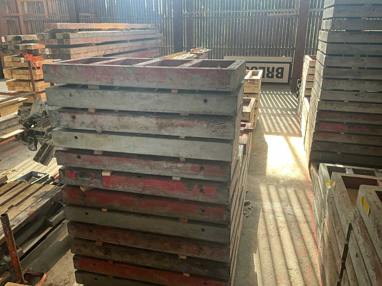 Meva Mammut - Oprema za beton/ Betoniranje: slika Meva Mammut - Oprema za beton/ Betoniranje Meva Mammut - Oprema za beton/ Betoniranje: slika Meva Mammut - Oprema za beton/ Betoniranje