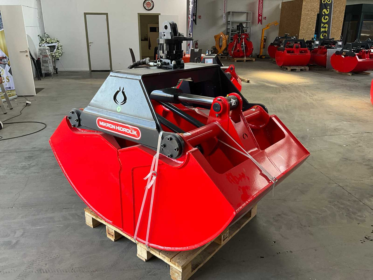 Mikron Hidrolik MHK-E180 Clamshell Bucket - Korpa za bager: slika Mikron Hidrolik MHK-E180 Clamshell Bucket - Korpa za bager Mikron Hidrolik MHK-E180 Clamshell Bucket - Korpa za bager: slika Mikron Hidrolik MHK-E180 Clamshell Bucket - Korpa za bager