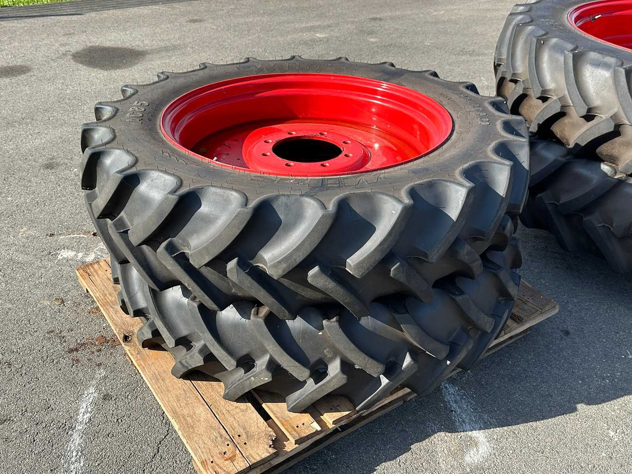 Mitas AC85 - Gume i felge za Traktor: slika Mitas AC85 - Gume i felge za Traktor Mitas AC85 - Gume i felge za Traktor: slika Mitas AC85 - Gume i felge za Traktor