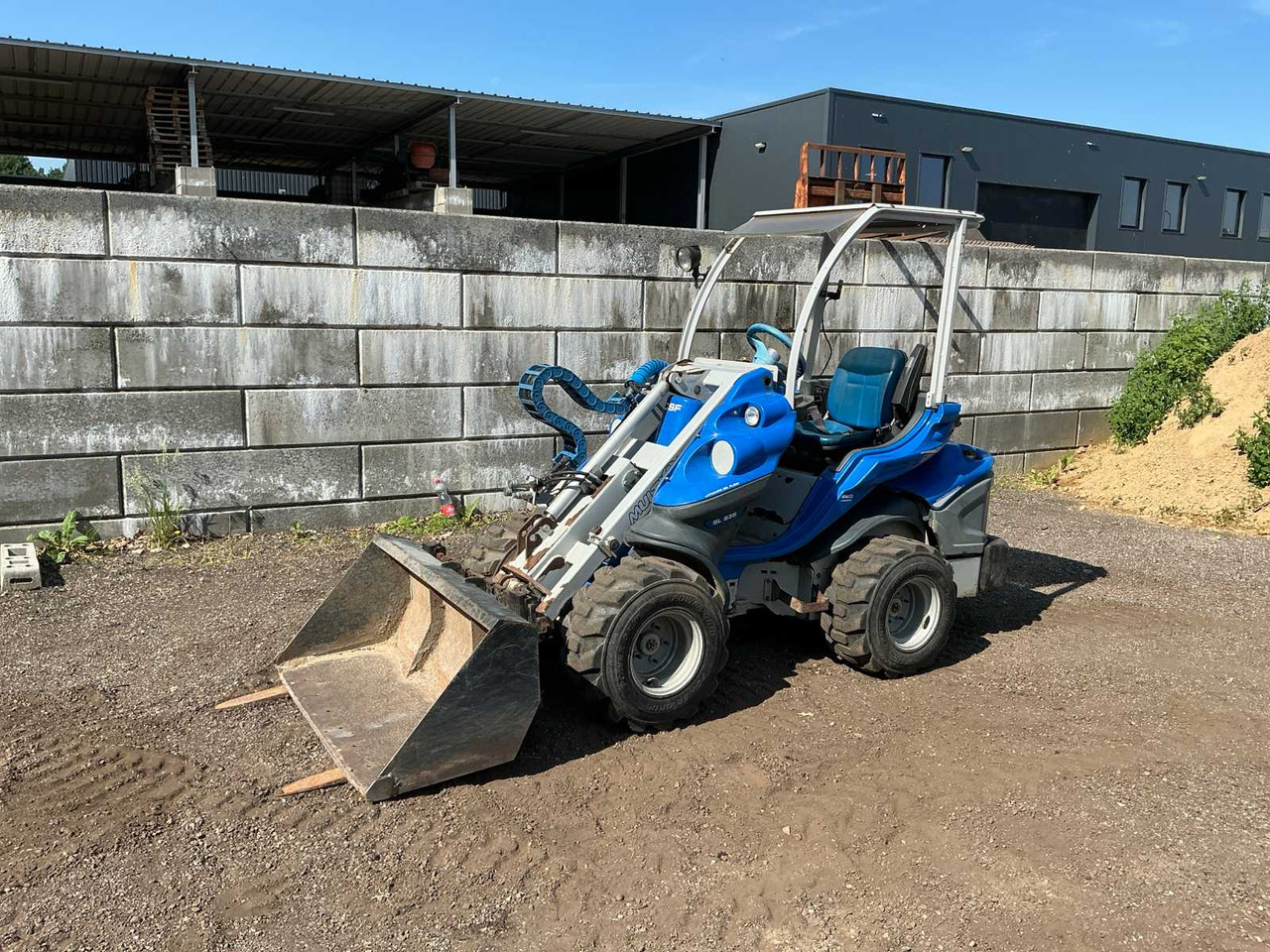 Multione SL835 - Utovarivač na kotačima: slika Multione SL835 - Utovarivač na kotačima Multione SL835 - Utovarivač na kotačima: slika Multione SL835 - Utovarivač na kotačima