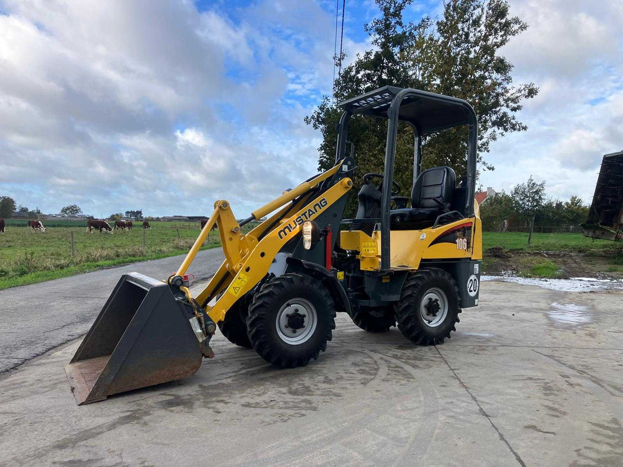 Mustang AL 100 - Utovarivač na kotačima: slika Mustang AL 100 - Utovarivač na kotačima Mustang AL 100 - Utovarivač na kotačima: slika Mustang AL 100 - Utovarivač na kotačima