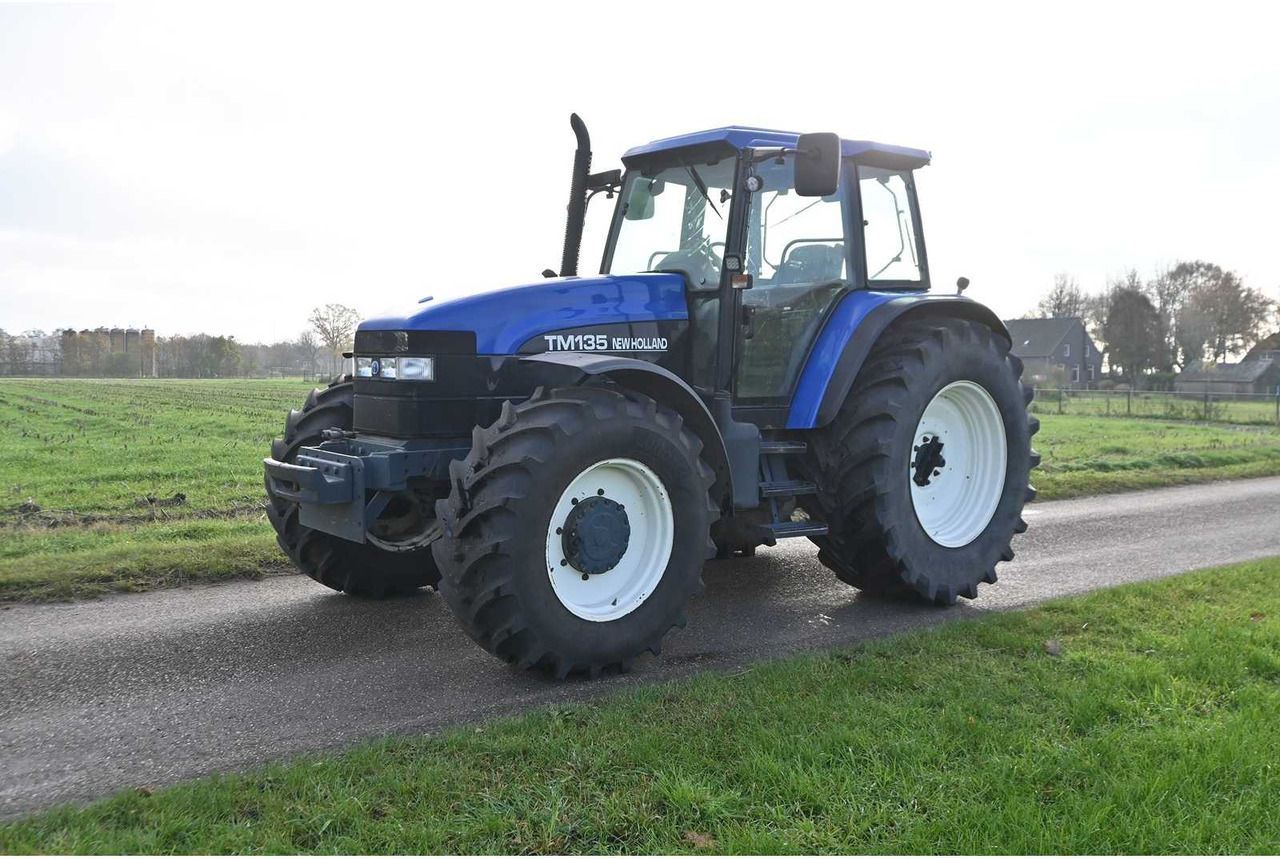 NEW HOLLAND - 1998 - TM135 - ALL-WHEEL DRIVE FARM TRACTOR - Traktor: slika NEW HOLLAND - 1998 - TM135 - ALL-WHEEL DRIVE FARM TRACTOR - Traktor NEW HOLLAND - 1998 - TM135 - ALL-WHEEL DRIVE FARM TRACTOR - Traktor: slika NEW HOLLAND - 1998 - TM135 - ALL-WHEEL DRIVE FARM TRACTOR - Traktor