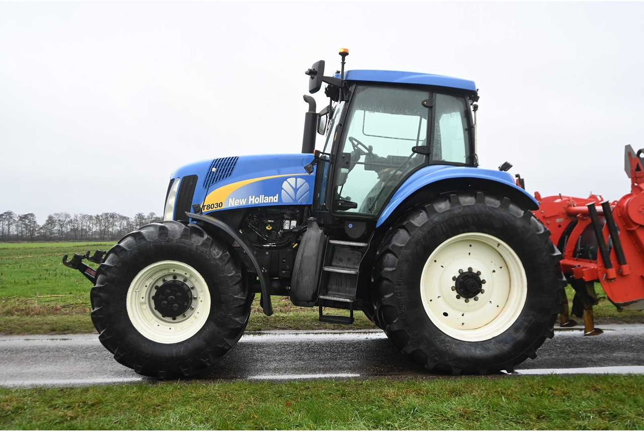 NEW HOLLAND - 2003 - TG230 - ALL-WHEEL DRIVE FARM TRACTOR - Traktor: slika NEW HOLLAND - 2003 - TG230 - ALL-WHEEL DRIVE FARM TRACTOR - Traktor NEW HOLLAND - 2003 - TG230 - ALL-WHEEL DRIVE FARM TRACTOR - Traktor: slika NEW HOLLAND - 2003 - TG230 - ALL-WHEEL DRIVE FARM TRACTOR - Traktor