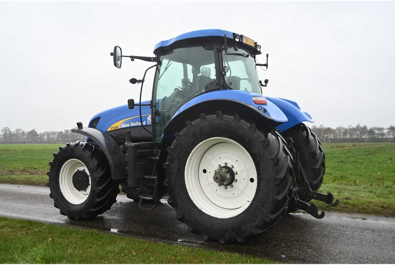 NEW HOLLAND - 2007 - T7030 - ALL-WHEEL DRIVE FARM TRACTOR - Traktor: slika NEW HOLLAND - 2007 - T7030 - ALL-WHEEL DRIVE FARM TRACTOR - Traktor NEW HOLLAND - 2007 - T7030 - ALL-WHEEL DRIVE FARM TRACTOR - Traktor: slika NEW HOLLAND - 2007 - T7030 - ALL-WHEEL DRIVE FARM TRACTOR - Traktor