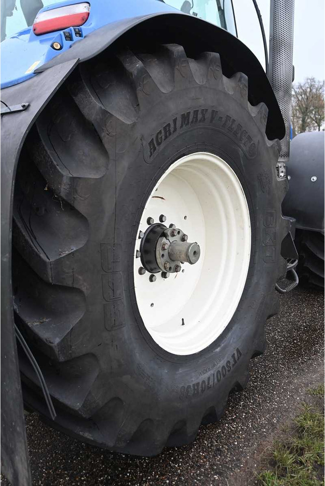 Traktor NEW HOLLAND - 2011 - T7070 - ALL-WHEEL DRIVE FARM TRACTOR: slika Traktor NEW HOLLAND - 2011 - T7070 - ALL-WHEEL DRIVE FARM TRACTOR Traktor NEW HOLLAND - 2011 - T7070 - ALL-WHEEL DRIVE FARM TRACTOR: slika Traktor NEW HOLLAND - 2011 - T7070 - ALL-WHEEL DRIVE FARM TRACTOR