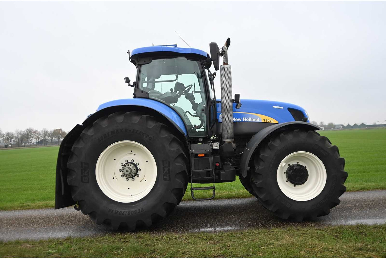 Traktor NEW HOLLAND - 2011 - T7070 - ALL-WHEEL DRIVE FARM TRACTOR: slika Traktor NEW HOLLAND - 2011 - T7070 - ALL-WHEEL DRIVE FARM TRACTOR Traktor NEW HOLLAND - 2011 - T7070 - ALL-WHEEL DRIVE FARM TRACTOR: slika Traktor NEW HOLLAND - 2011 - T7070 - ALL-WHEEL DRIVE FARM TRACTOR