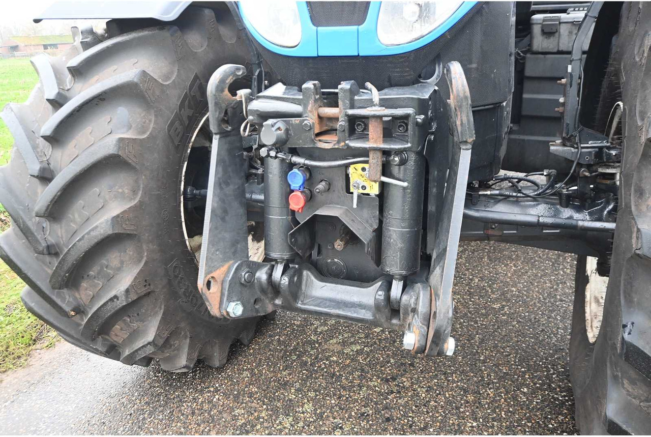 Traktor NEW HOLLAND - 2011 - T7070 - ALL-WHEEL DRIVE FARM TRACTOR: slika Traktor NEW HOLLAND - 2011 - T7070 - ALL-WHEEL DRIVE FARM TRACTOR Traktor NEW HOLLAND - 2011 - T7070 - ALL-WHEEL DRIVE FARM TRACTOR: slika Traktor NEW HOLLAND - 2011 - T7070 - ALL-WHEEL DRIVE FARM TRACTOR