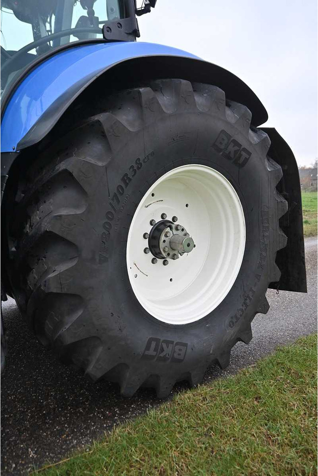 Traktor NEW HOLLAND - 2011 - T7070 - ALL-WHEEL DRIVE FARM TRACTOR: slika Traktor NEW HOLLAND - 2011 - T7070 - ALL-WHEEL DRIVE FARM TRACTOR Traktor NEW HOLLAND - 2011 - T7070 - ALL-WHEEL DRIVE FARM TRACTOR: slika Traktor NEW HOLLAND - 2011 - T7070 - ALL-WHEEL DRIVE FARM TRACTOR