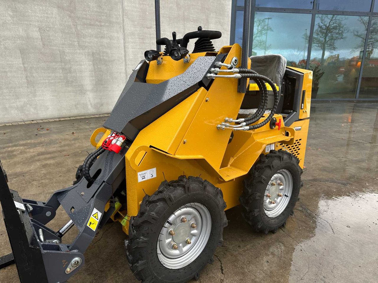 Utovarivač na kotačima NEWRICK - 2025 - SL360 - SKID STEER LOADER: slika Utovarivač na kotačima NEWRICK - 2025 - SL360 - SKID STEER LOADER Utovarivač na kotačima NEWRICK - 2025 - SL360 - SKID STEER LOADER: slika Utovarivač na kotačima NEWRICK - 2025 - SL360 - SKID STEER LOADER