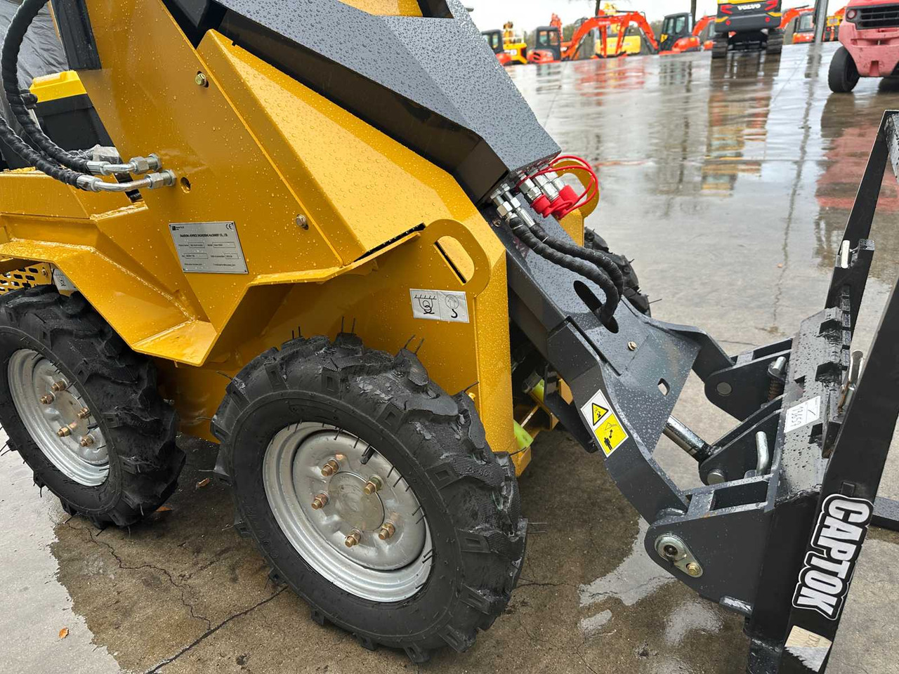 Utovarivač na kotačima NEWRICK - 2025 - SL360 - SKID STEER LOADER: slika Utovarivač na kotačima NEWRICK - 2025 - SL360 - SKID STEER LOADER Utovarivač na kotačima NEWRICK - 2025 - SL360 - SKID STEER LOADER: slika Utovarivač na kotačima NEWRICK - 2025 - SL360 - SKID STEER LOADER