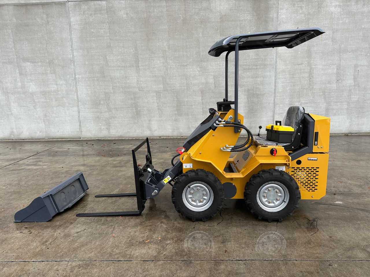 Utovarivač na kotačima NEWRICK - 2025 - SL360 - SKID STEER LOADER: slika Utovarivač na kotačima NEWRICK - 2025 - SL360 - SKID STEER LOADER Utovarivač na kotačima NEWRICK - 2025 - SL360 - SKID STEER LOADER: slika Utovarivač na kotačima NEWRICK - 2025 - SL360 - SKID STEER LOADER