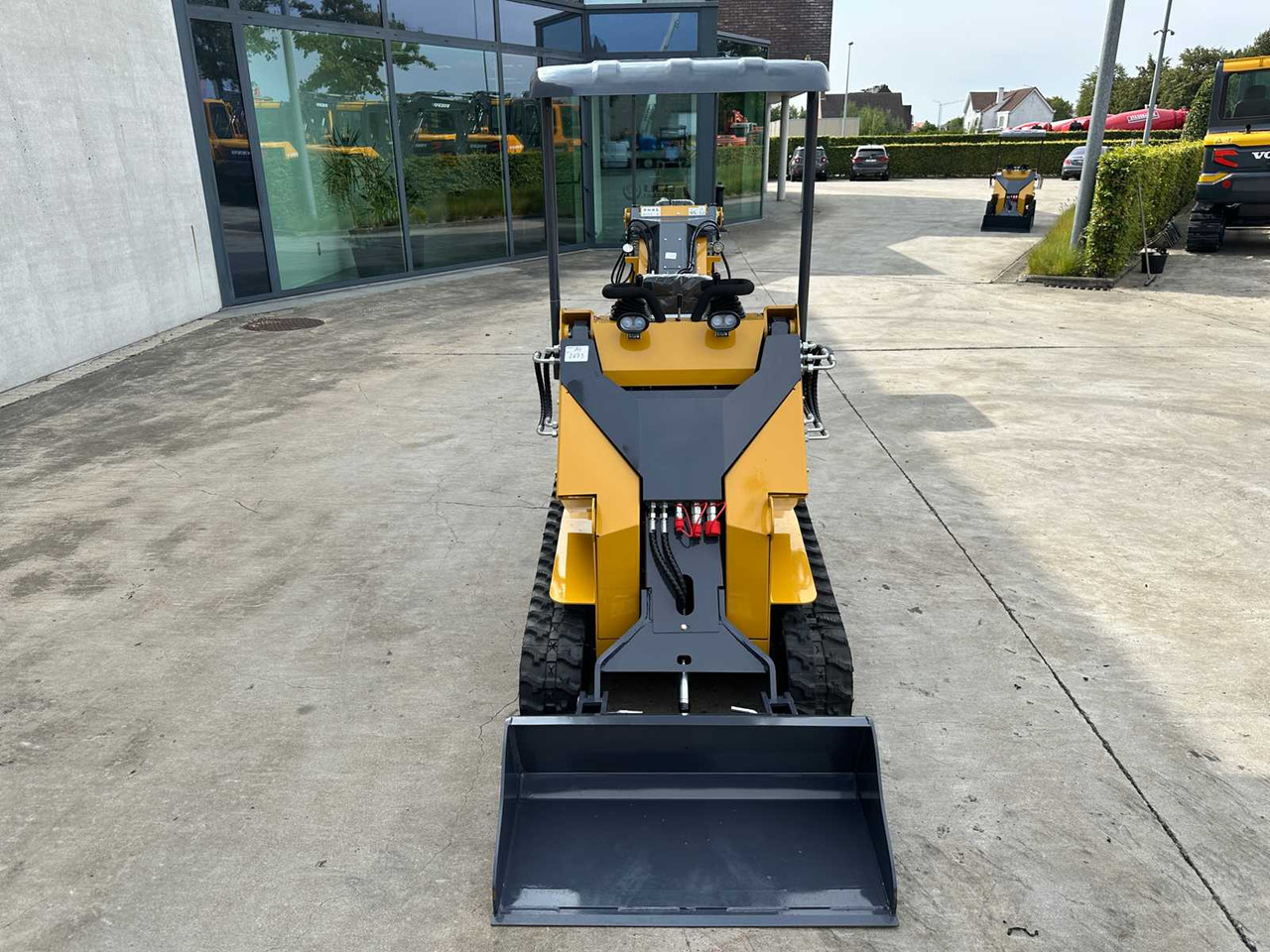 NEWRICK SI360 - Mini utovarivač: slika NEWRICK SI360 - Mini utovarivač NEWRICK SI360 - Mini utovarivač: slika NEWRICK SI360 - Mini utovarivač