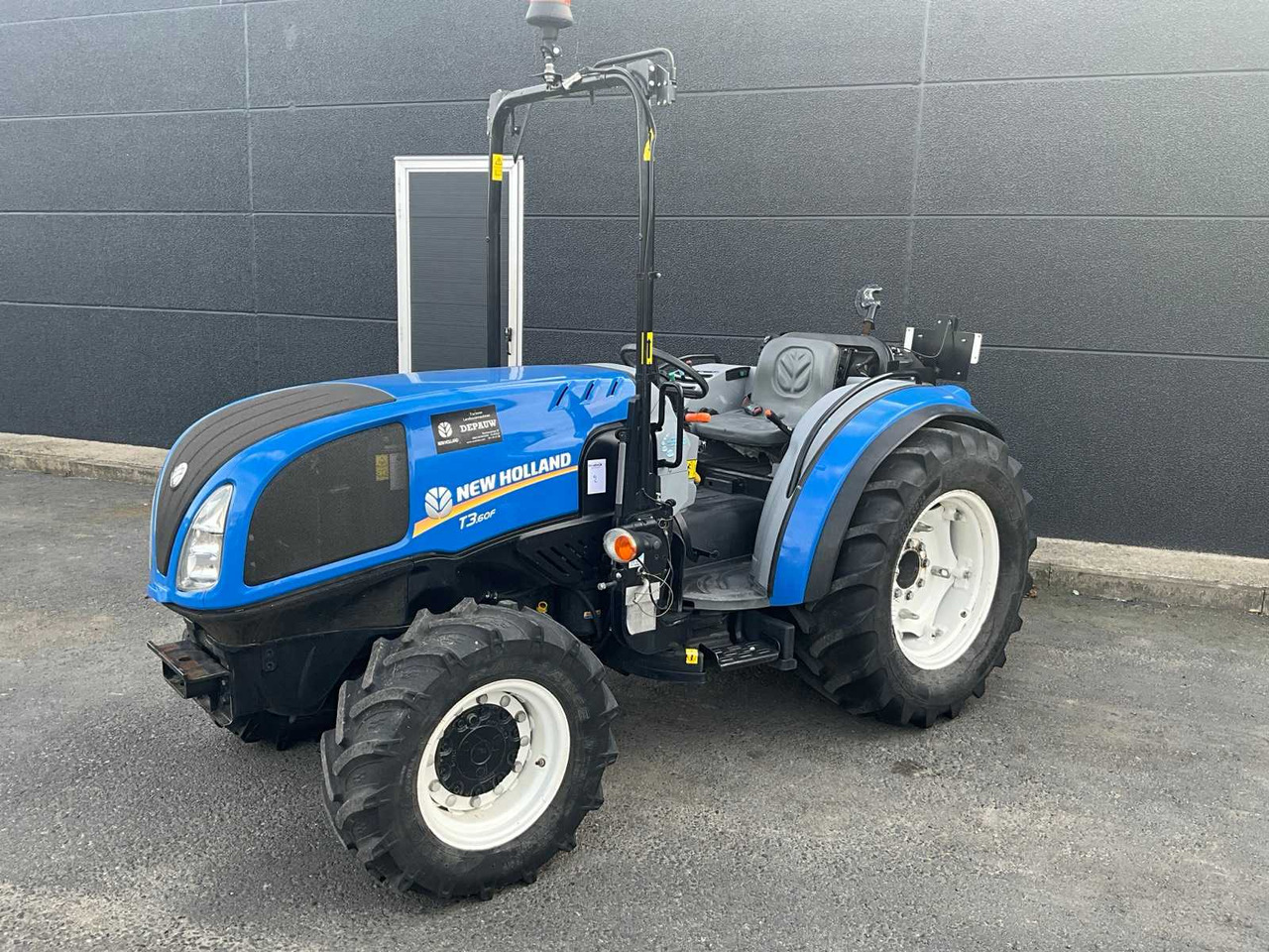 New Holland T3.60F - Mali traktor: slika New Holland T3.60F - Mali traktor New Holland T3.60F - Mali traktor: slika New Holland T3.60F - Mali traktor
