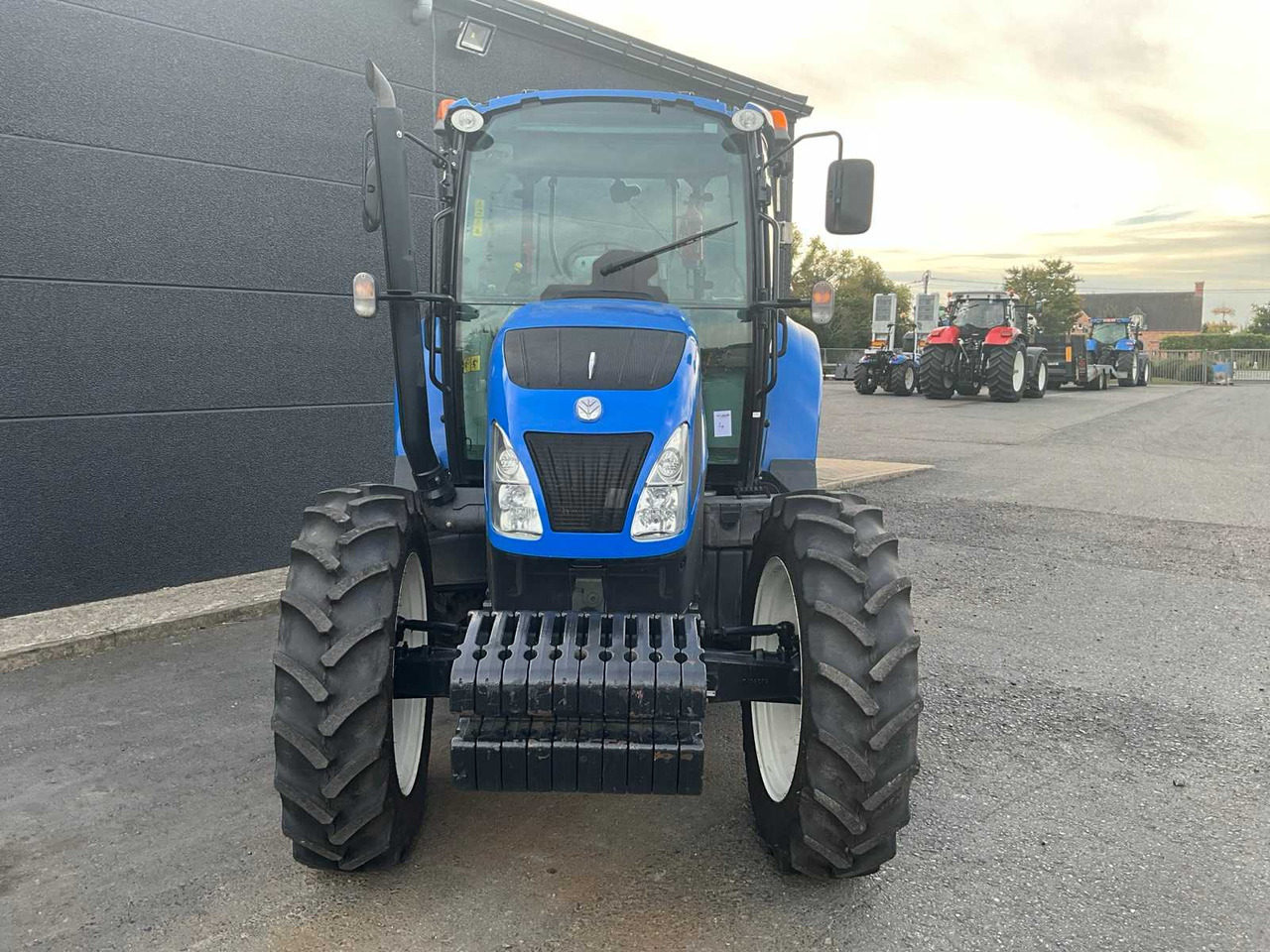 New Holland T5.95 - Traktor: slika New Holland T5.95 - Traktor New Holland T5.95 - Traktor: slika New Holland T5.95 - Traktor
