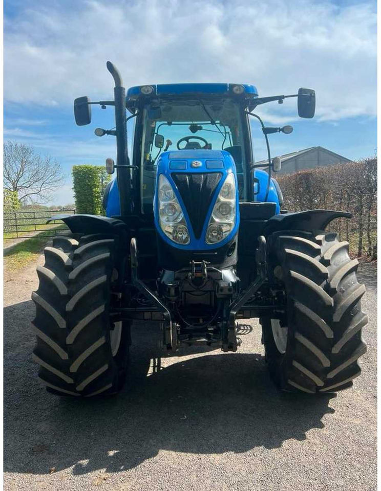 New Holland T7.200 - Traktor: slika New Holland T7.200 - Traktor New Holland T7.200 - Traktor: slika New Holland T7.200 - Traktor
