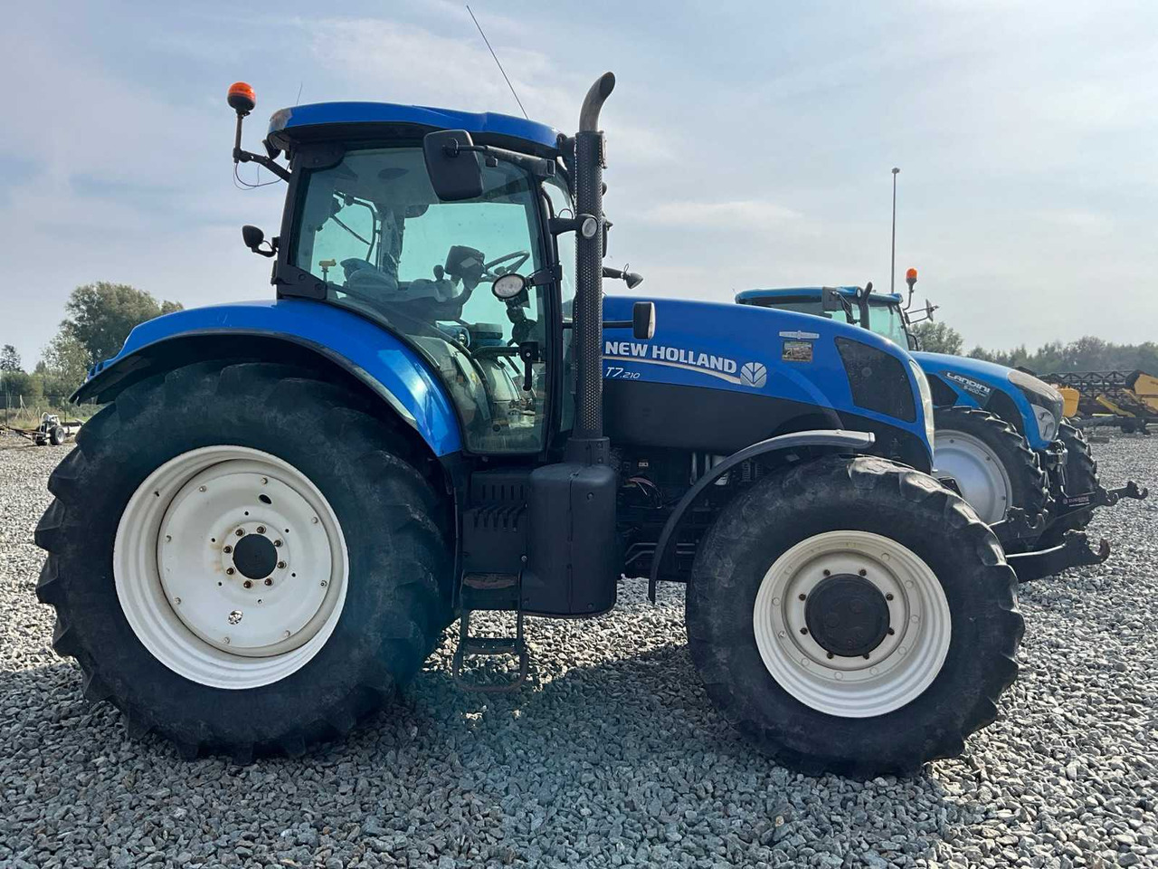 New Holland T7.210 - Traktor: slika New Holland T7.210 - Traktor New Holland T7.210 - Traktor: slika New Holland T7.210 - Traktor