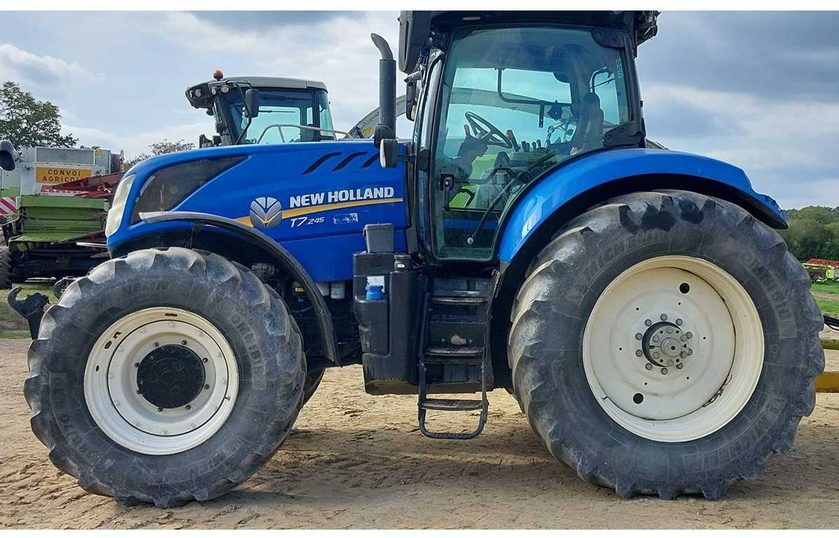 New Holland T7.245 - Traktor: slika New Holland T7.245 - Traktor New Holland T7.245 - Traktor: slika New Holland T7.245 - Traktor