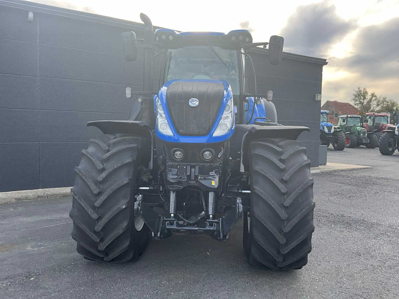 New Holland T7.315 - Traktor: slika New Holland T7.315 - Traktor New Holland T7.315 - Traktor: slika New Holland T7.315 - Traktor