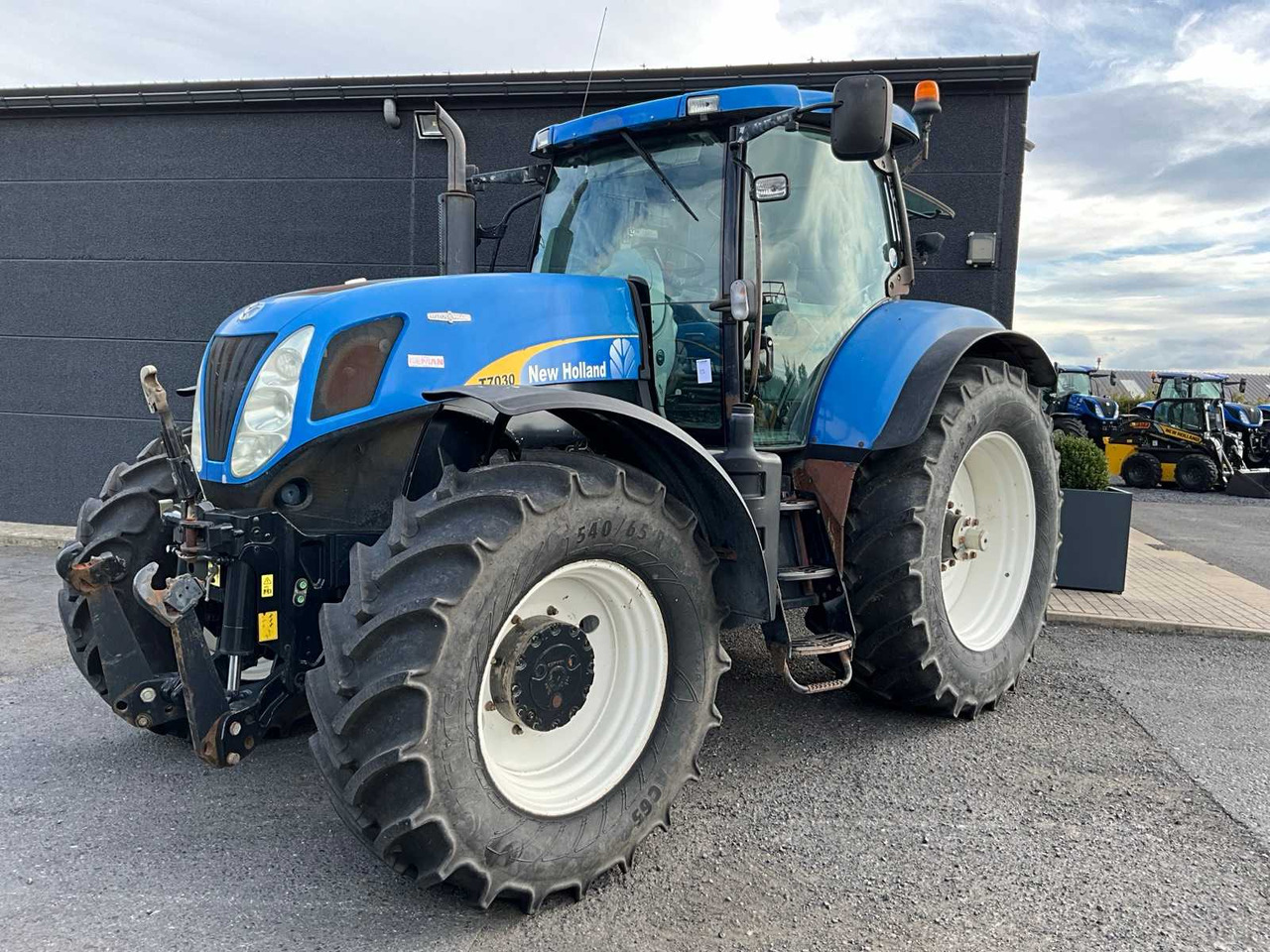 New Holland T7030 - Traktor: slika New Holland T7030 - Traktor New Holland T7030 - Traktor: slika New Holland T7030 - Traktor