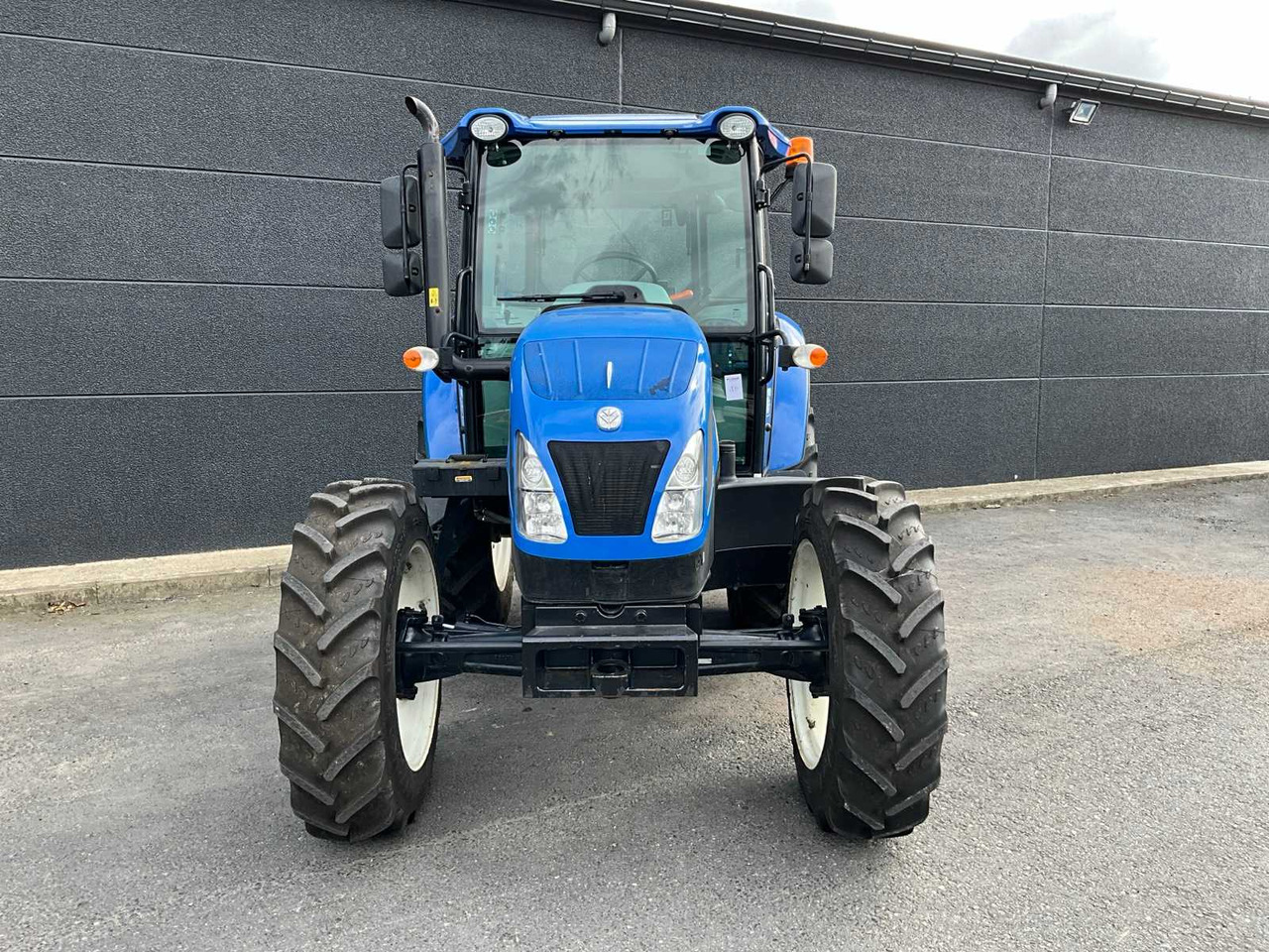New Holland TD5.85 - Traktor: slika New Holland TD5.85 - Traktor New Holland TD5.85 - Traktor: slika New Holland TD5.85 - Traktor