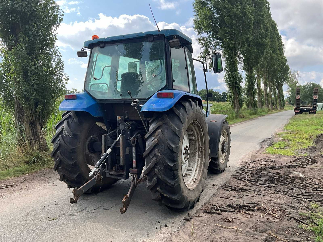 New Holland TL90 - Traktor: slika New Holland TL90 - Traktor New Holland TL90 - Traktor: slika New Holland TL90 - Traktor