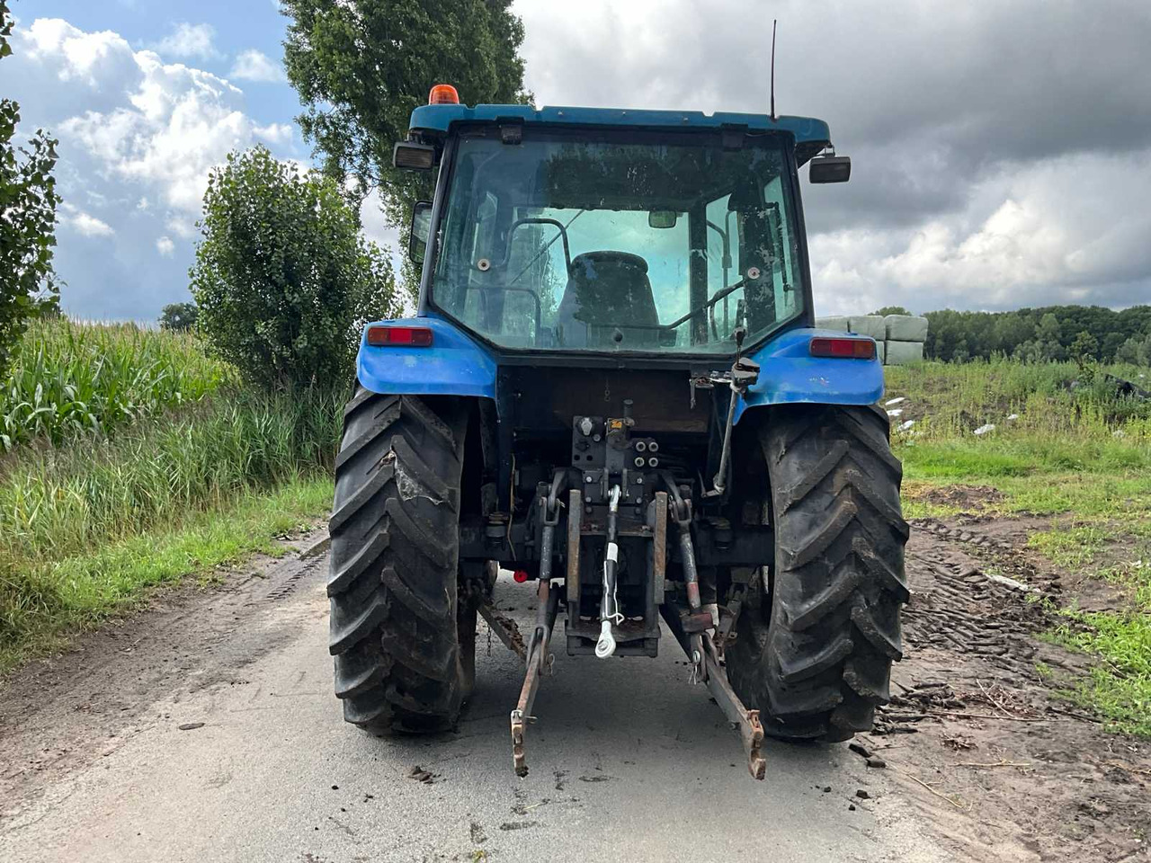 New Holland TL90 - Traktor: slika New Holland TL90 - Traktor New Holland TL90 - Traktor: slika New Holland TL90 - Traktor