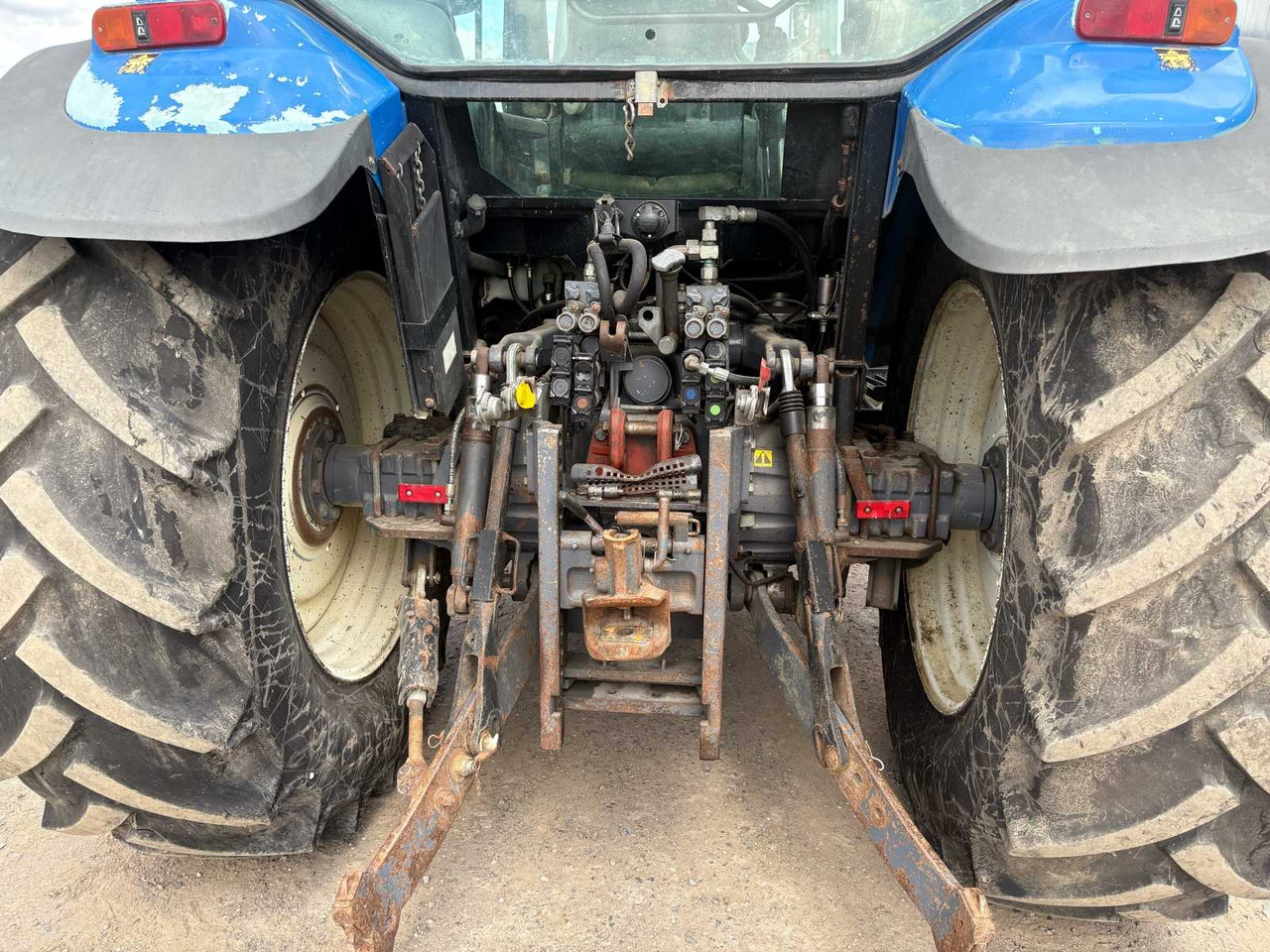 New Holland TM115 mit Frontlader - Traktor: slika New Holland TM115 mit Frontlader - Traktor New Holland TM115 mit Frontlader - Traktor: slika New Holland TM115 mit Frontlader - Traktor