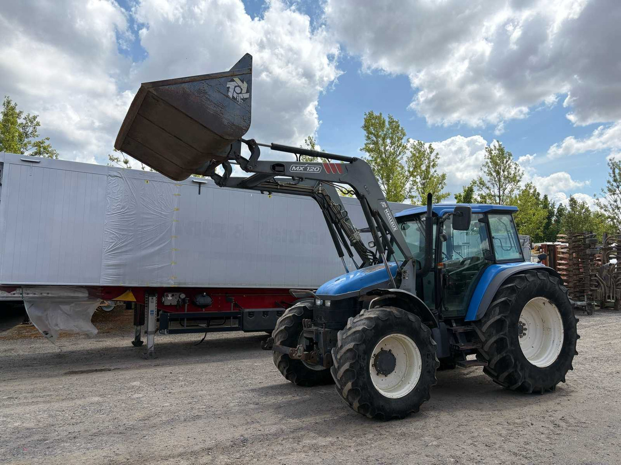 New Holland TM115 mit Frontlader - Traktor: slika New Holland TM115 mit Frontlader - Traktor New Holland TM115 mit Frontlader - Traktor: slika New Holland TM115 mit Frontlader - Traktor